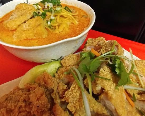 08. Chicken Chop Laksa 鸡扒叻沙汤面